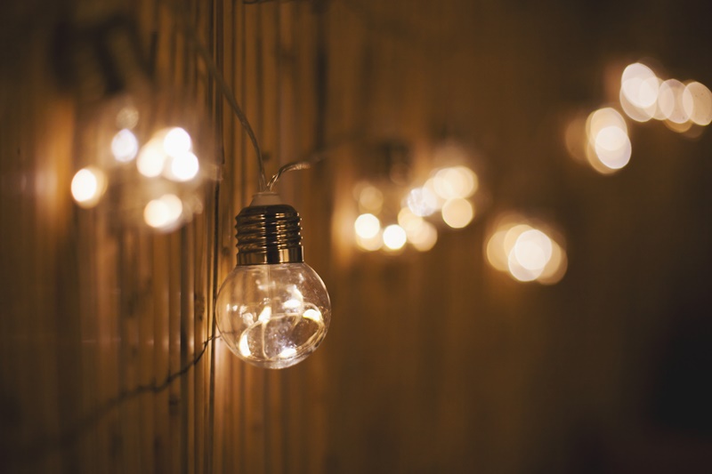 La iluminación es fundamental para la decoración de una terraza grande